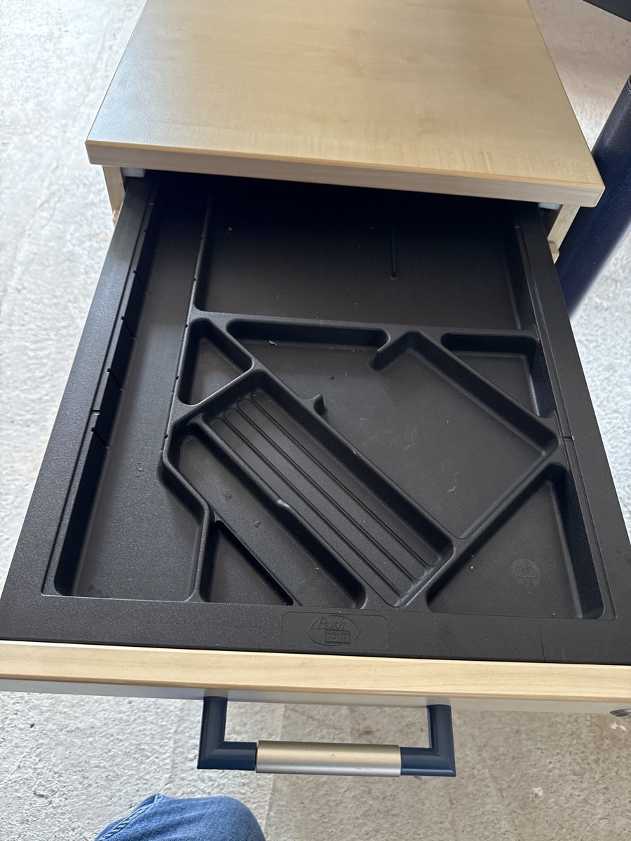 Schreibtische: Schreibtisch mit Schubladencontainer, Top Zustand! – Gebraucht aus Effretikon von ahus 4
