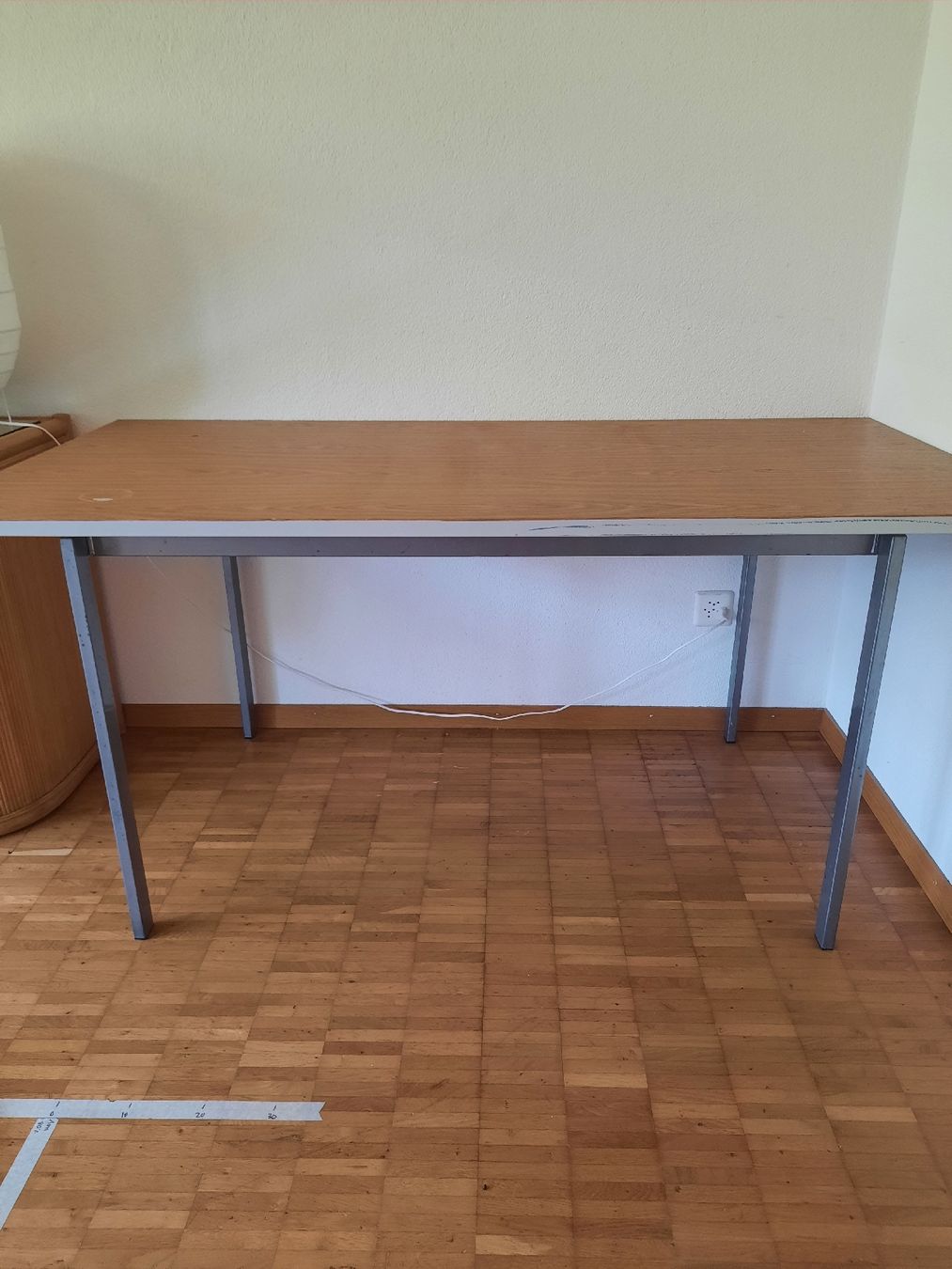 Tische: Tisch zu verschenken – Gebraucht aus Rapperswil SG von iri_5fvz 1