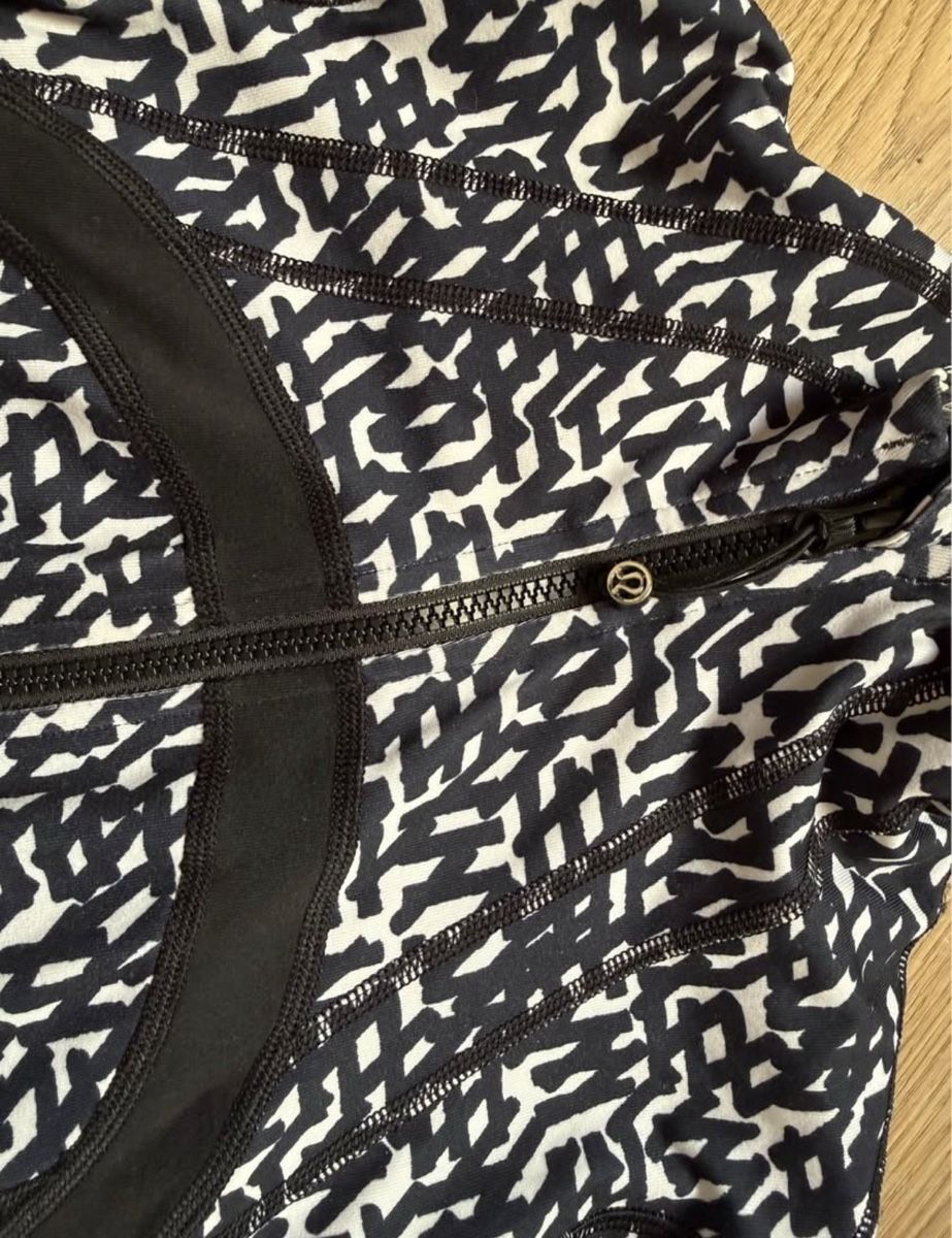 Lululemon Giacche: Lululemon Athletica Jacket Size 4 Black White Pattern – Usato da Herbligen venduto da T-esthetic 3
