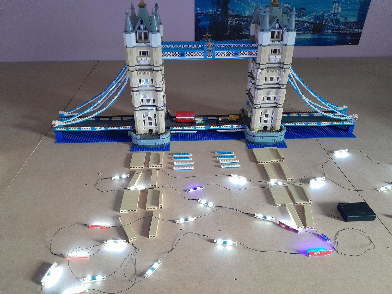 Lego Baukästen: lego 10214 le Tower Bridge complet avec  kit eclairage et ad – Gebraucht aus Meyrin von chr_r8v5
