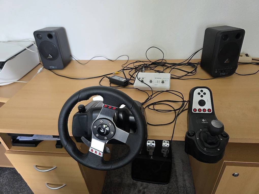 Casse acustiche: PC-Tisch, Logitech Lenkrad-Set und Yamaha Audiogramm 3 – Usato da Winterthur venduto da kha_5qfz 3