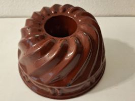 antike Gugelhopf-Form aus Email , braun / weiss  22cm
