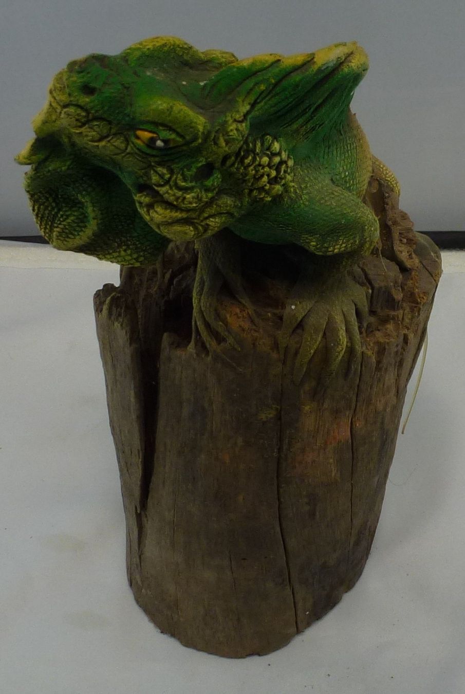 Statuette: Tieffigur auf Holzstück – Usato da Murgenthal venduto da B.StM 2