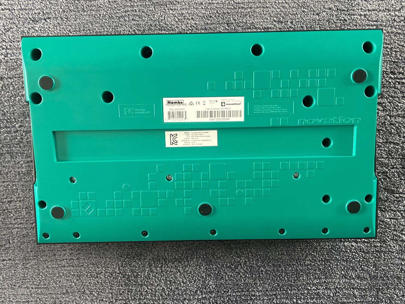 Novation Strumenti musicali: Novation Launchkey 25 Midi Controller (inkl. Kabel) – Usato da Uzwil venduto da EliasSchmidt 1