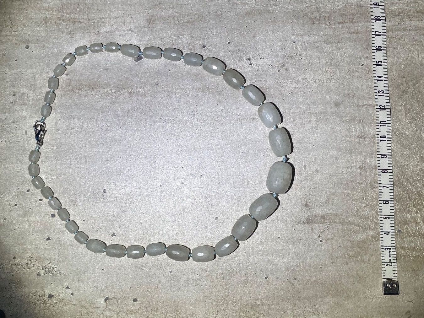 Catenine: weisse Jade - natürlich - Edelstein Halskette – Nuovo e nell'imballaggio originale da Laax GR venduto da krippenfiguren-laax 1