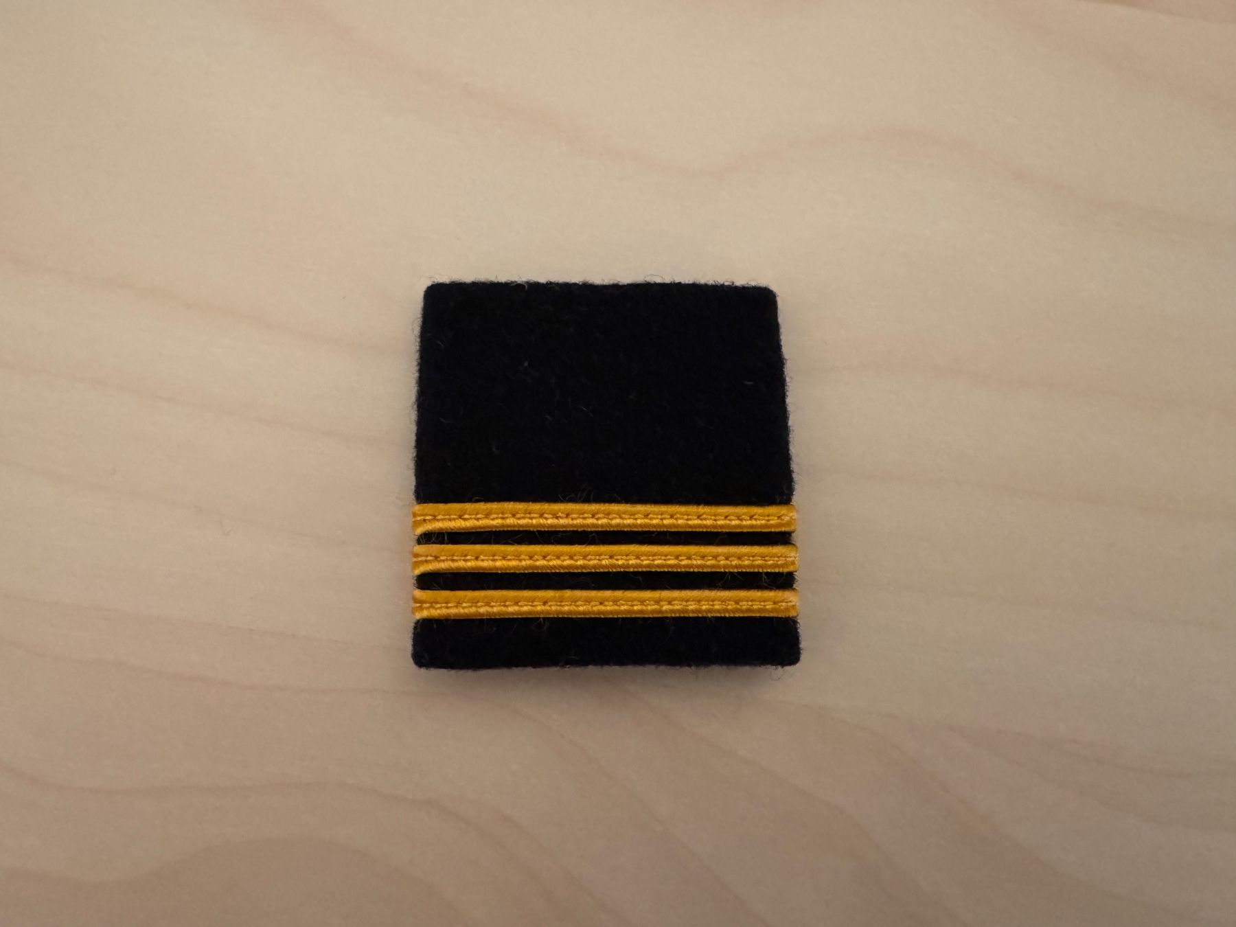 Schweizer Armee Uniformi: Schulterpatte Hauptmann – Usato da Riehen venduto da Oberloescher