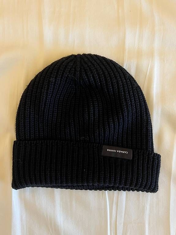 Copricapi, berretti & cappellini: Canada Goose Black Knit Beanie – Usato da Auvernier venduto da cai_9v9y