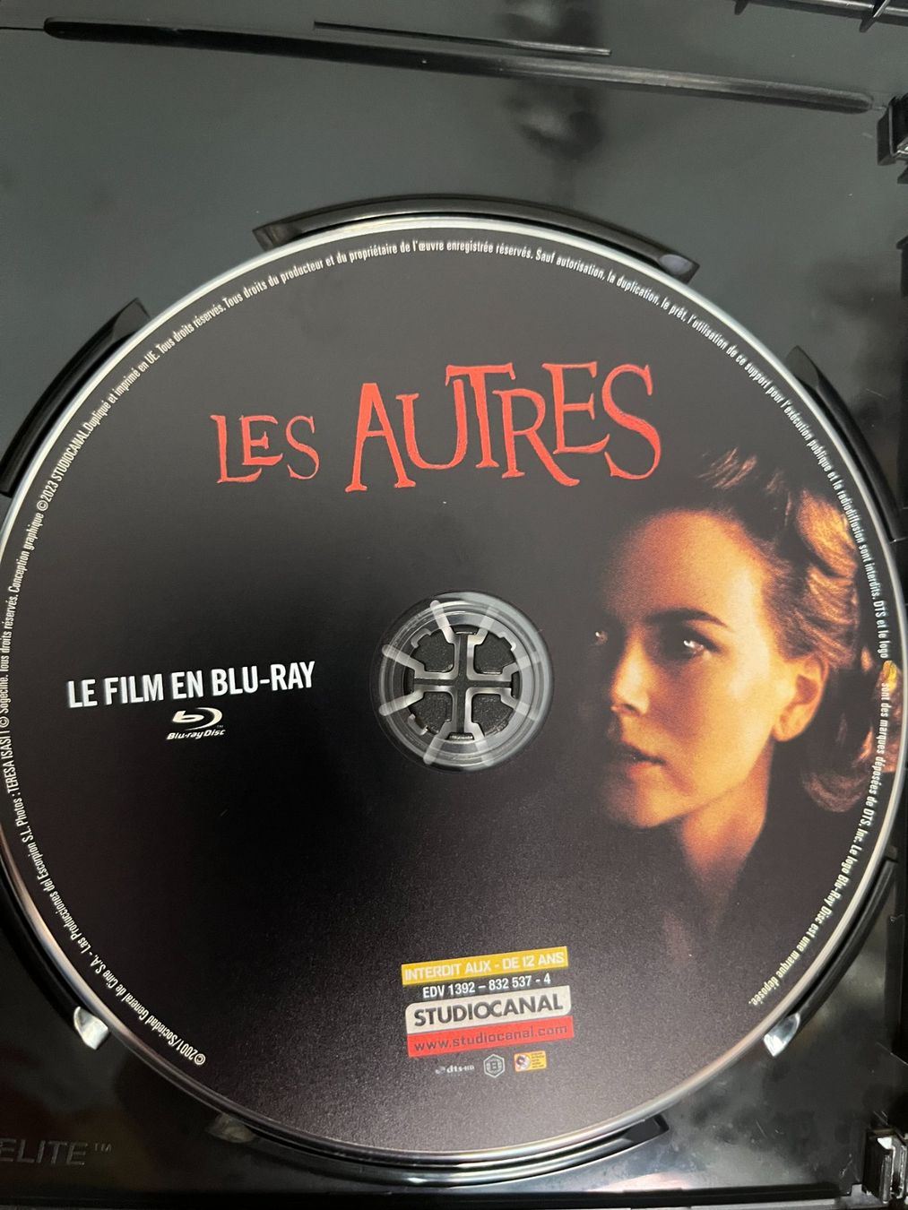 Tutti i DVDs: Les Autres - The Others (2001, Blu-ray, Version restaurée) – Nuovo (secondo la descrizione) da Vevey venduto da zecollector 2