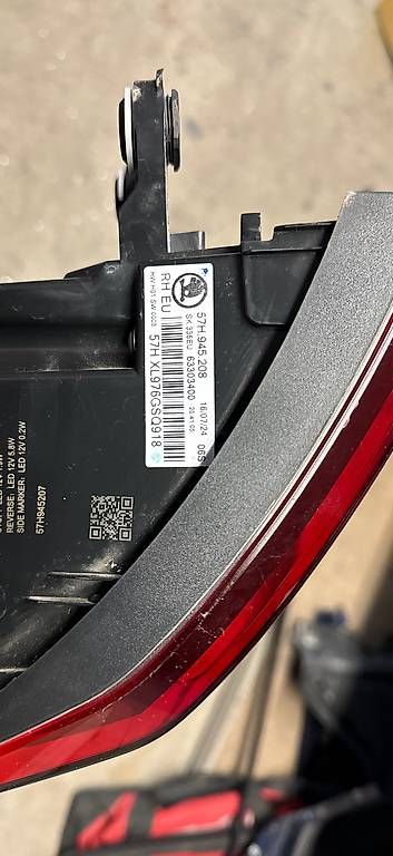 VW Fari: Skoda Karoq Heckleuchte Rechts – Usato da Ueberstorf venduto da rem_rk9v 1