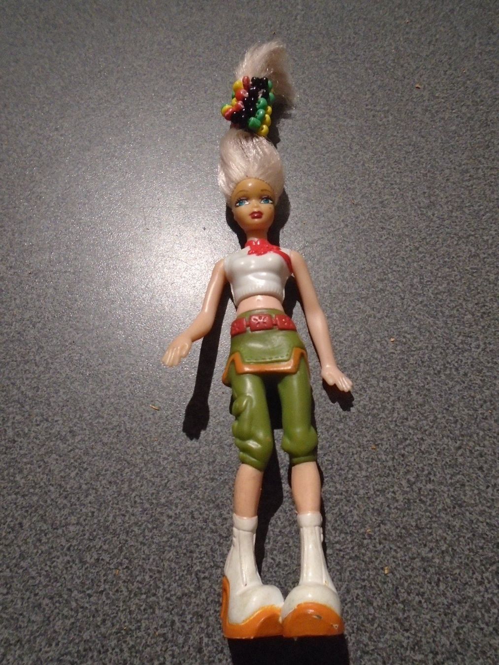 Puppen: Puppe, blond, klein, grüne Hose – Gebraucht aus Zürich von abraxas1291