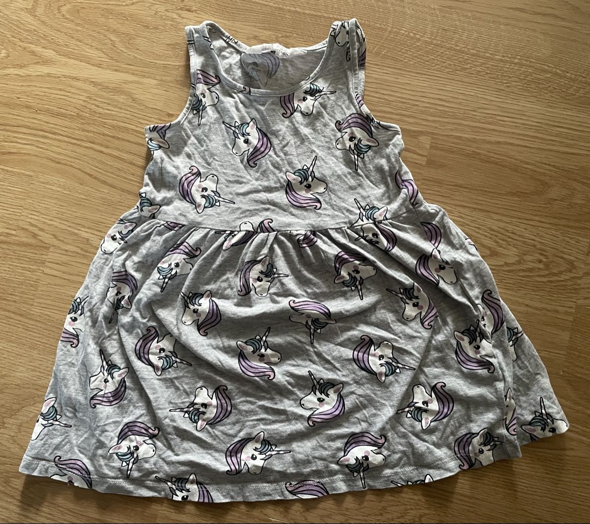 H&M Vestiti & Gonne: Herziges Röckli, Grösse 98/104 – Usato da Röschenz venduto da Kikis-Brocki