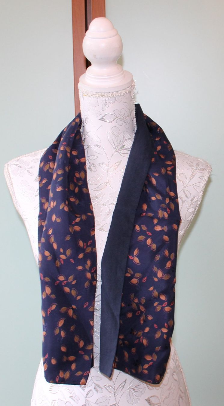 Foulard & Sciarpe: Schal – Usato da Schaan venduto da antikes_und_kurioses