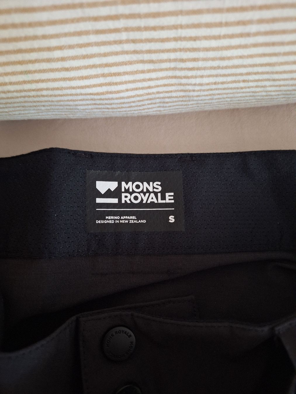 Mons Royale Hosen: Mons Royale Shorts Gr.S – Neu und originalverpackt aus Lenzburg von Actiline 1