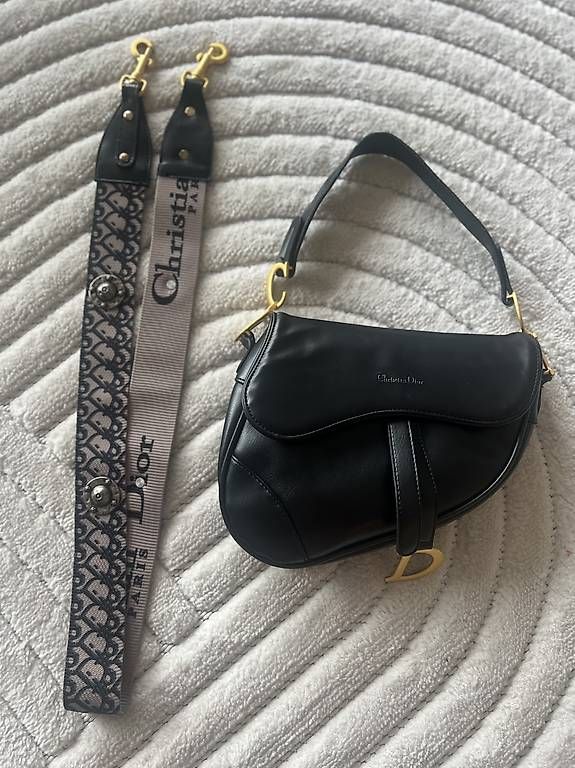 Taschen für Damen: CD Saddle Handtasche – Neu (gemäss Beschreibung) aus Weggis von su_sch 1