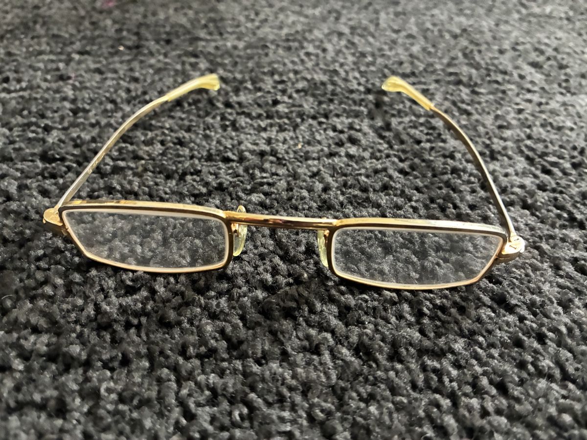 Occhiali & Lenti: Lesebrille goldfarben mit Etui – Usato da Bolligen venduto da Vroni23 2