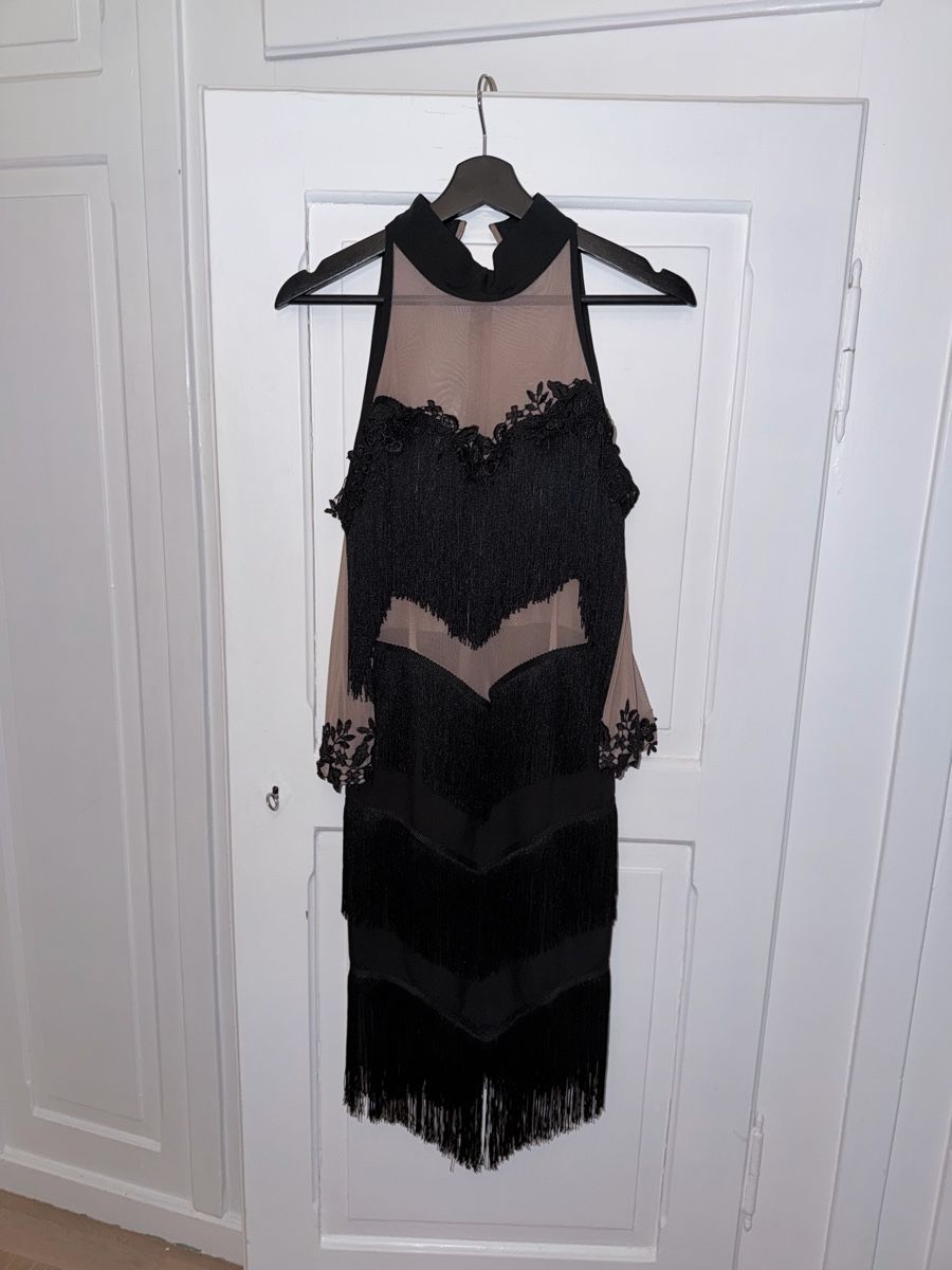 Vestiti: 8 Kleid fur 45 chf – Usato da Münchenstein venduto da By.gabriela.v 2