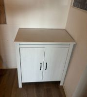 Praktischer Mehrzweckschrank / Garderobenschrank in Weiss