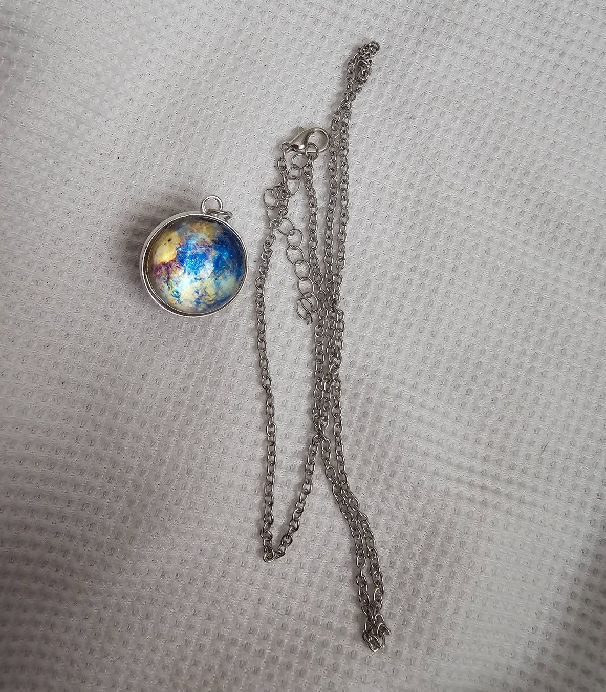 Ciondoli: NEU! Planet Anhänger mit Kette – Nuovo e nell'imballaggio originale da Füllinsdorf venduto da Sunnebliemli7 4