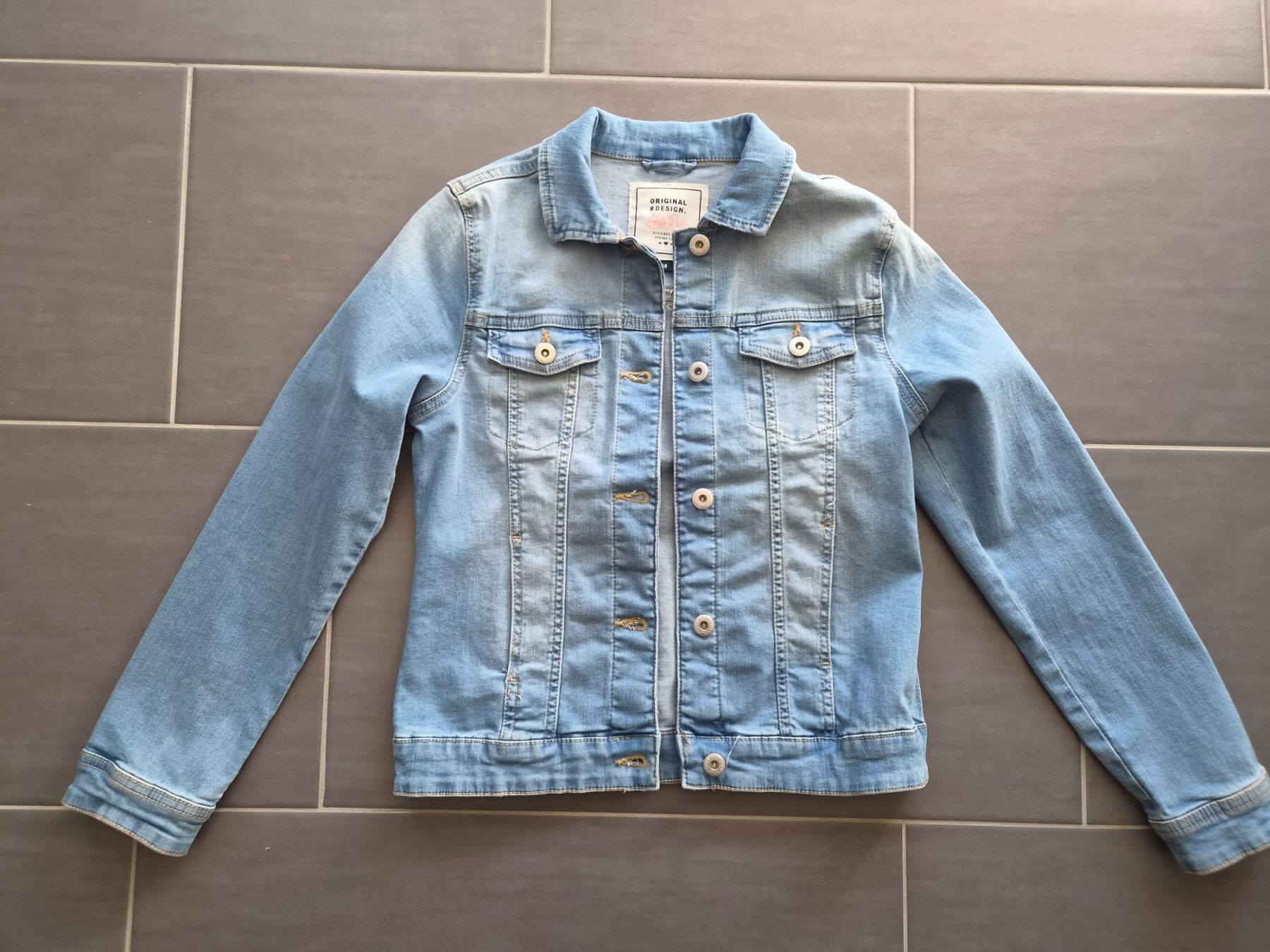 C&A Giacche & Cappotti: Jeansjacke Mädchen Grösse 158 – Usato da Bülach venduto da onkyo