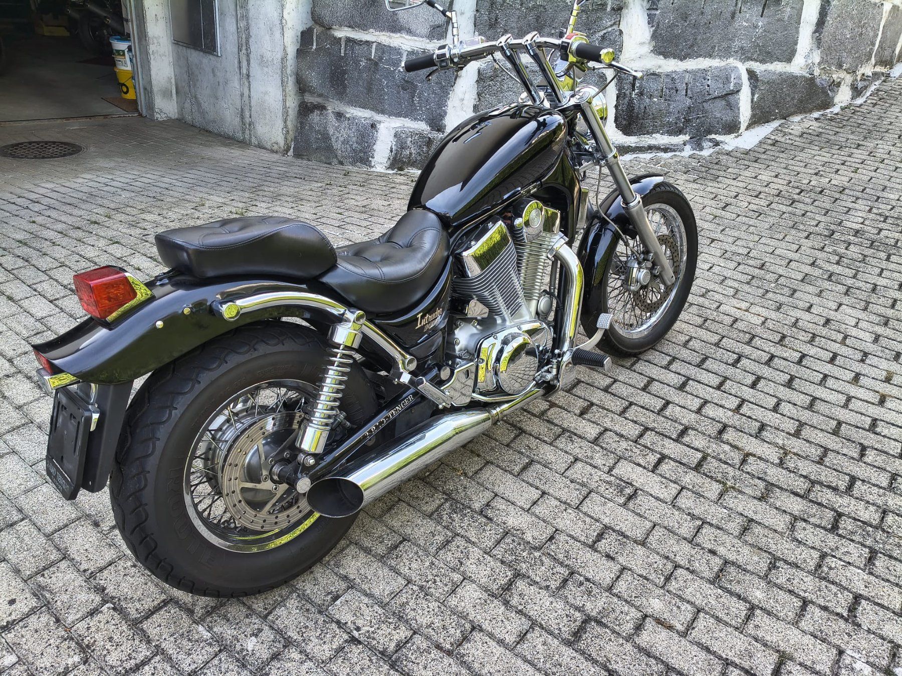 Chopper: Suzuki Intruder 1400 – Usato da Buttwil venduto da feralagige