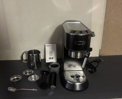 DeLonghi Kaffeemaschine EC685.BK mit Zubehör