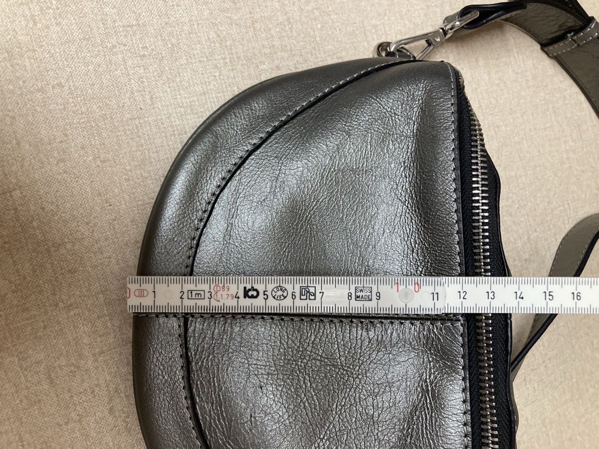 S.Oliver Borse da donna: Silberne Bauchtasche der Marke sOliver – Usato da Geroldswil venduto da schaelli-1 6