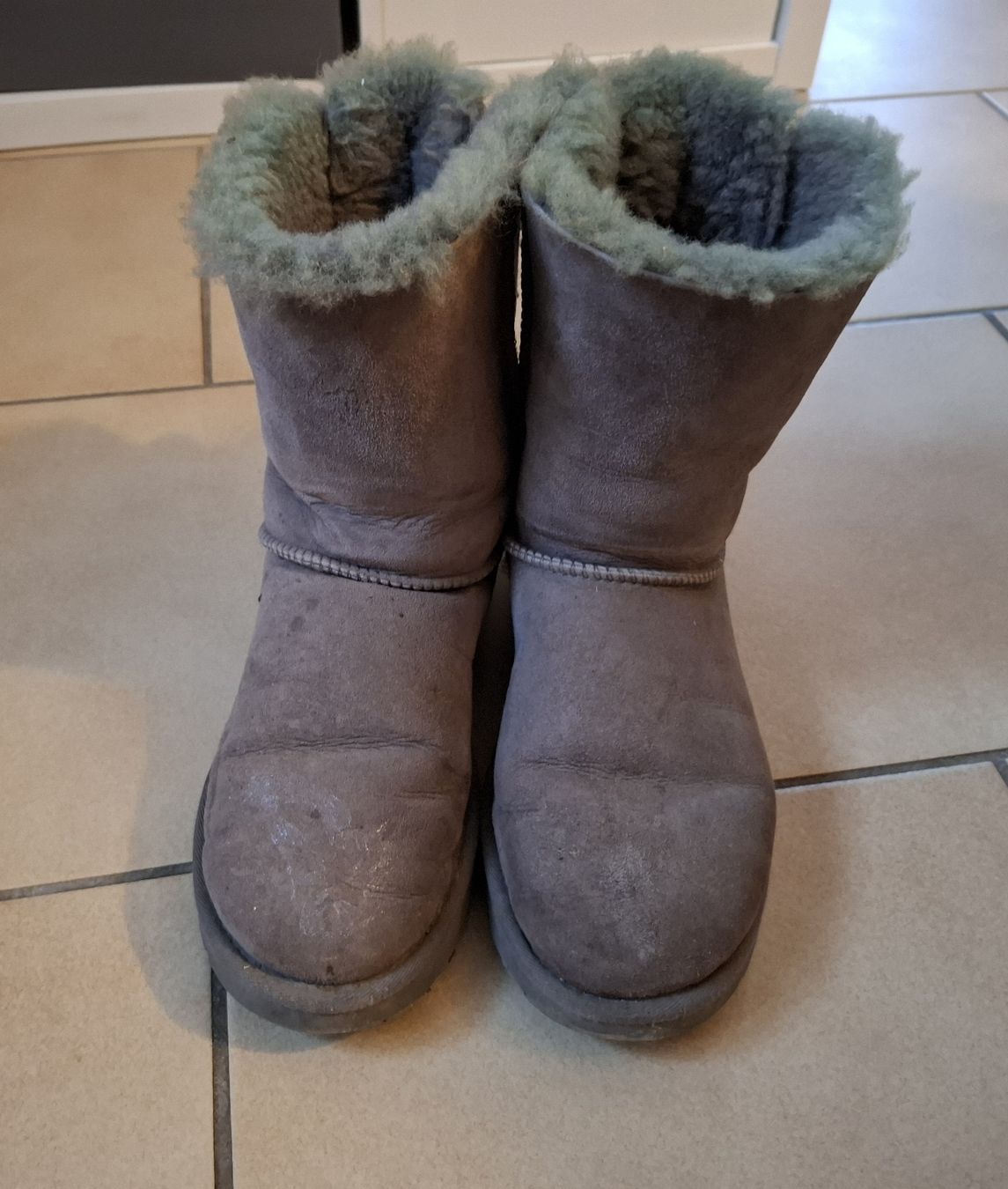 Ugg Damenschuhe: UGG Bailey Bow – Gebraucht aus Arnex-sur-Orbe von kprt 1