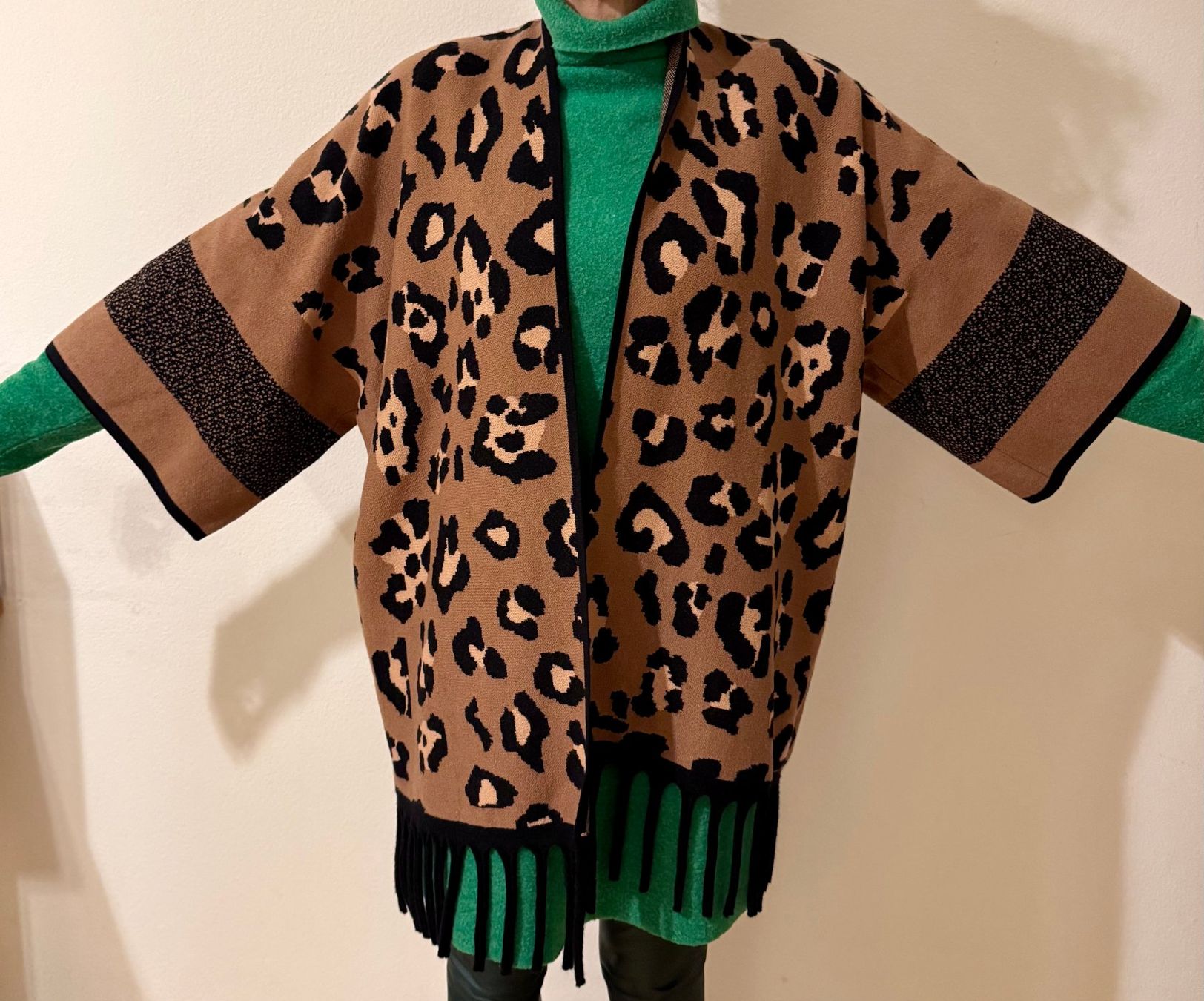 Altro in Moda donna: Leoparden Poncho mit Fransen, Onesize – Usato da Dübendorf venduto da Platino1