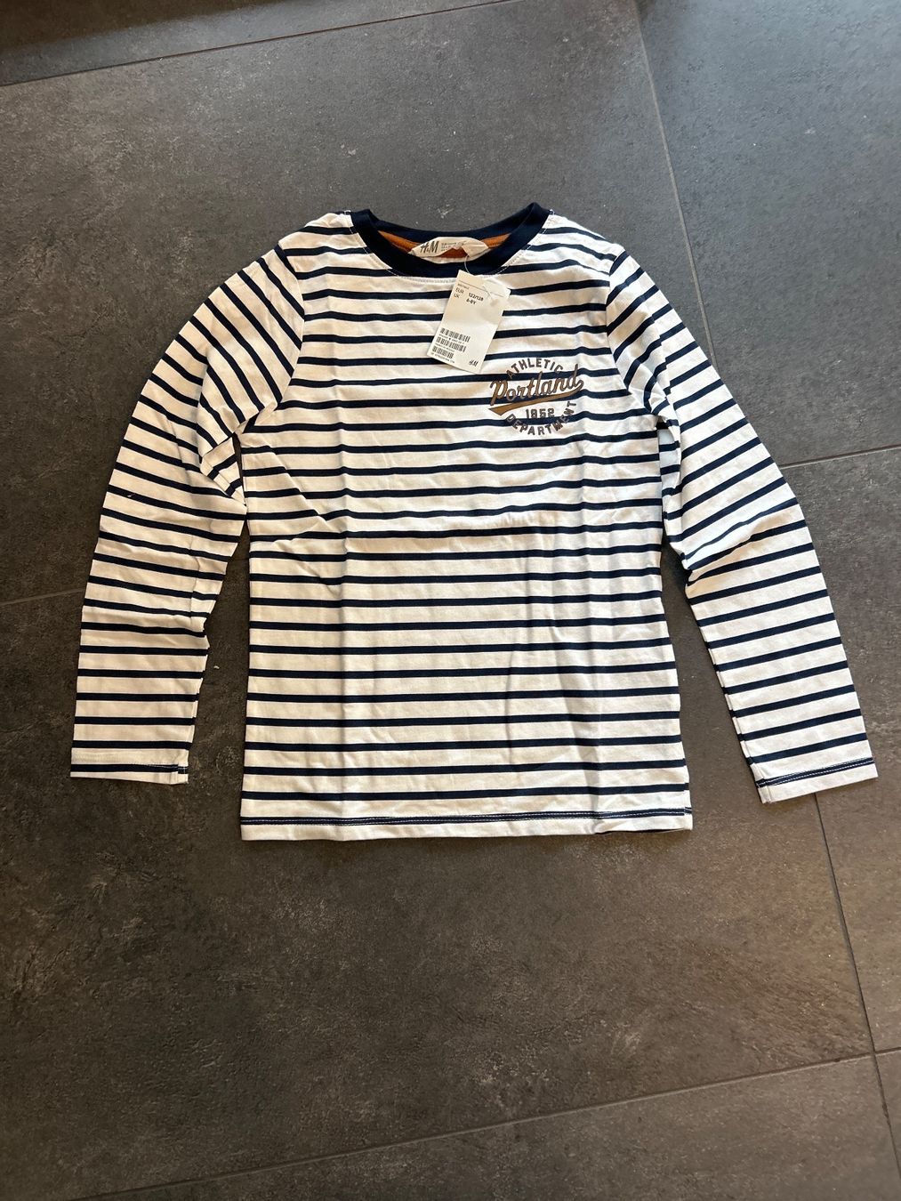 H&M Pullover & Sweatshirts: Shirt NEU Gr. 122/128 – Neu und originalverpackt aus Worblaufen von Savanne05