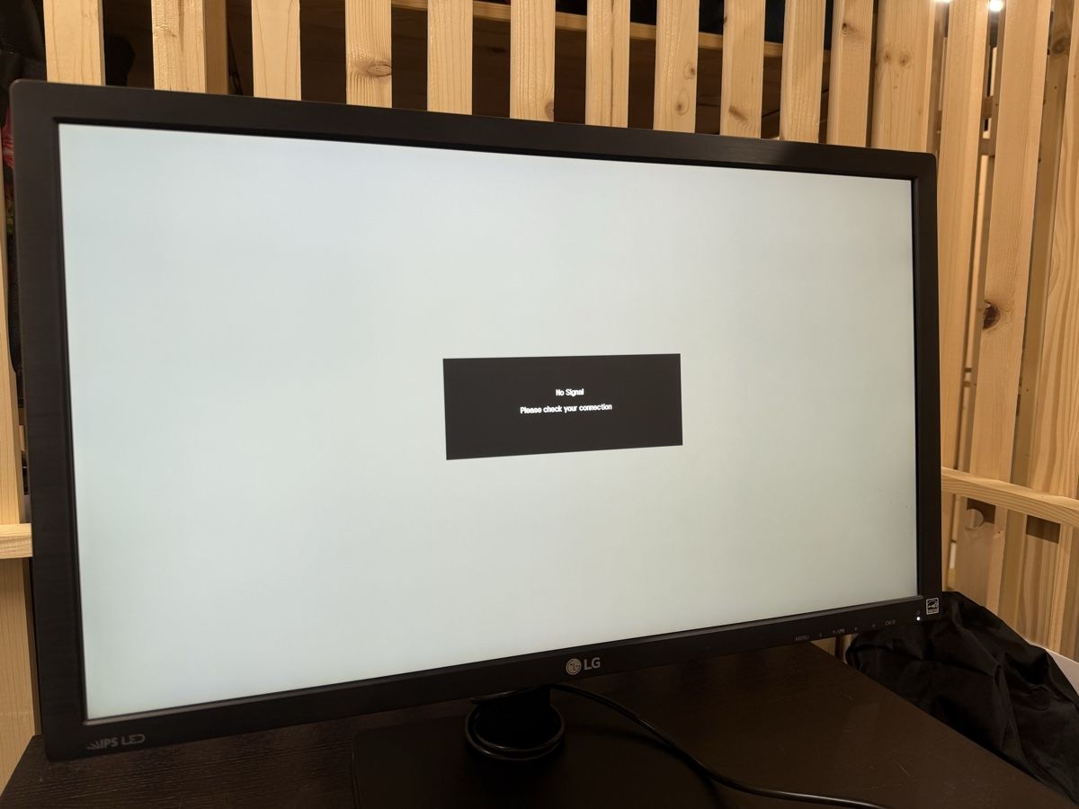 LG Monitore: LG 27mu67-B – Gebraucht aus Kriens von luka.p