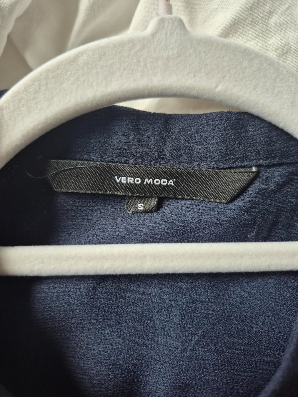 Vero Moda Camicette: Dunkelblaue Bluse von Vero Moda - Grösse S – Usato da Oberdorf NW venduto da Raf. 1