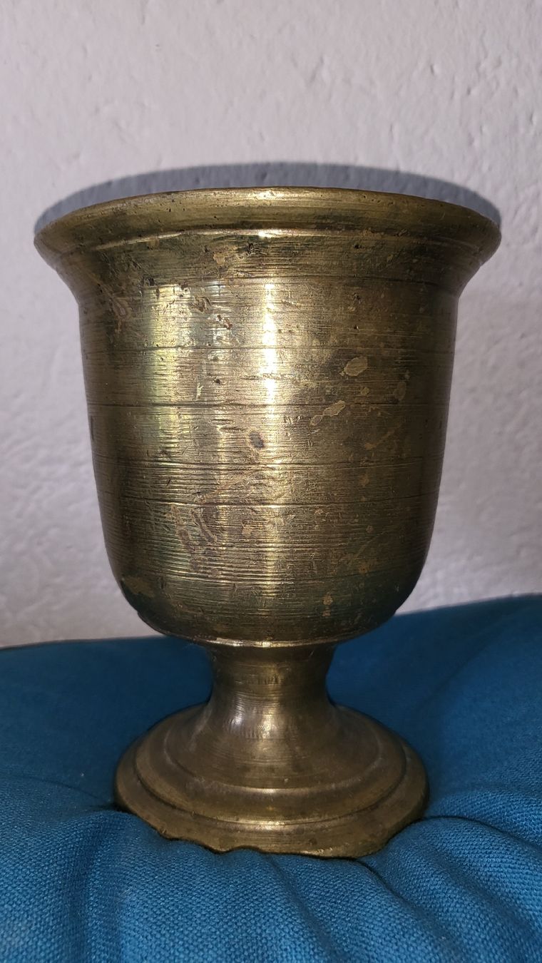 Tutte le decorazioni: Alter Messingkelch – Usato da Ebmatingen venduto da LaPassiflora