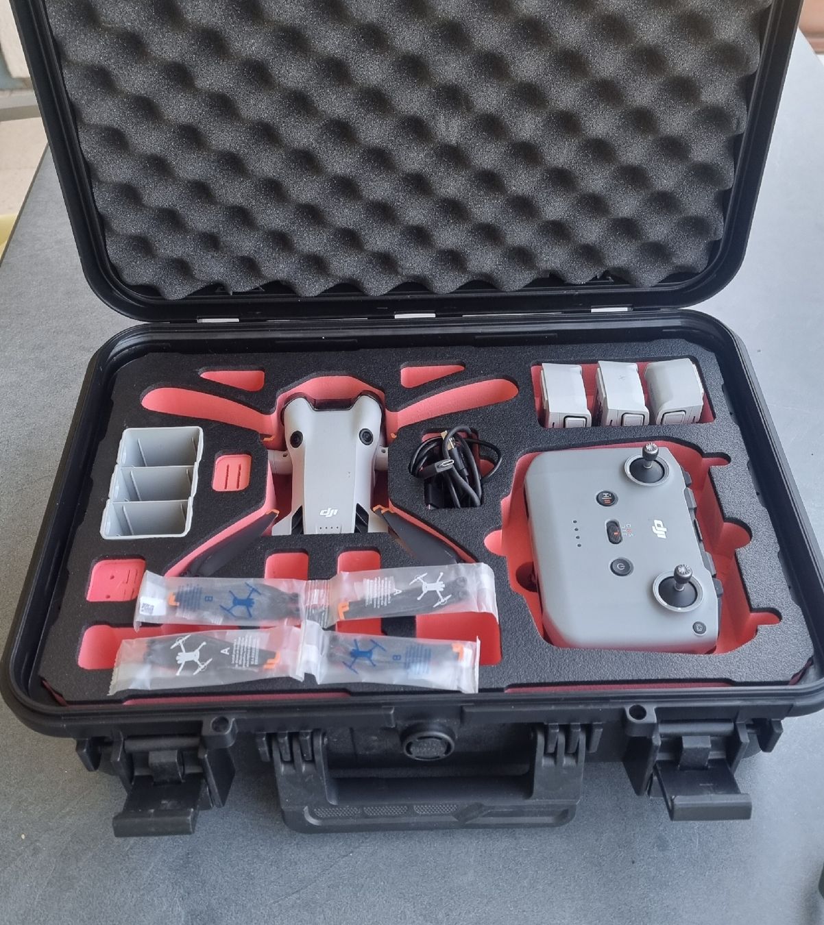DJI Modellismo RC: DJI Mini 4 Pro Fly More Combo Plus mit Koffer, 3 Akkus – Usato da Linden venduto da Geranien02