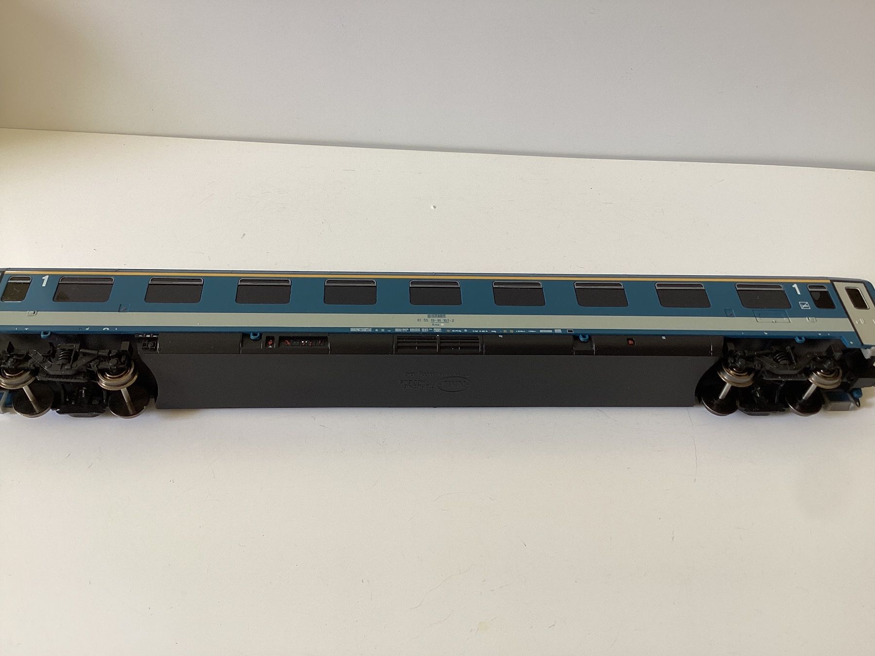 Modellini di ferrovie: NMJ 402.101 MAV Sitzwagen Amz H0 1:87 – Usato da Effretikon venduto da simtek_de 3