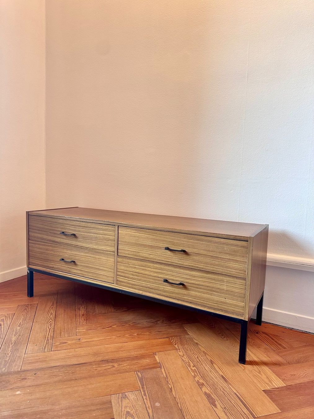Cassettiere: Commode basse vintage 4 tiroirs – Usato da Lausanne venduto da jul_v9ht