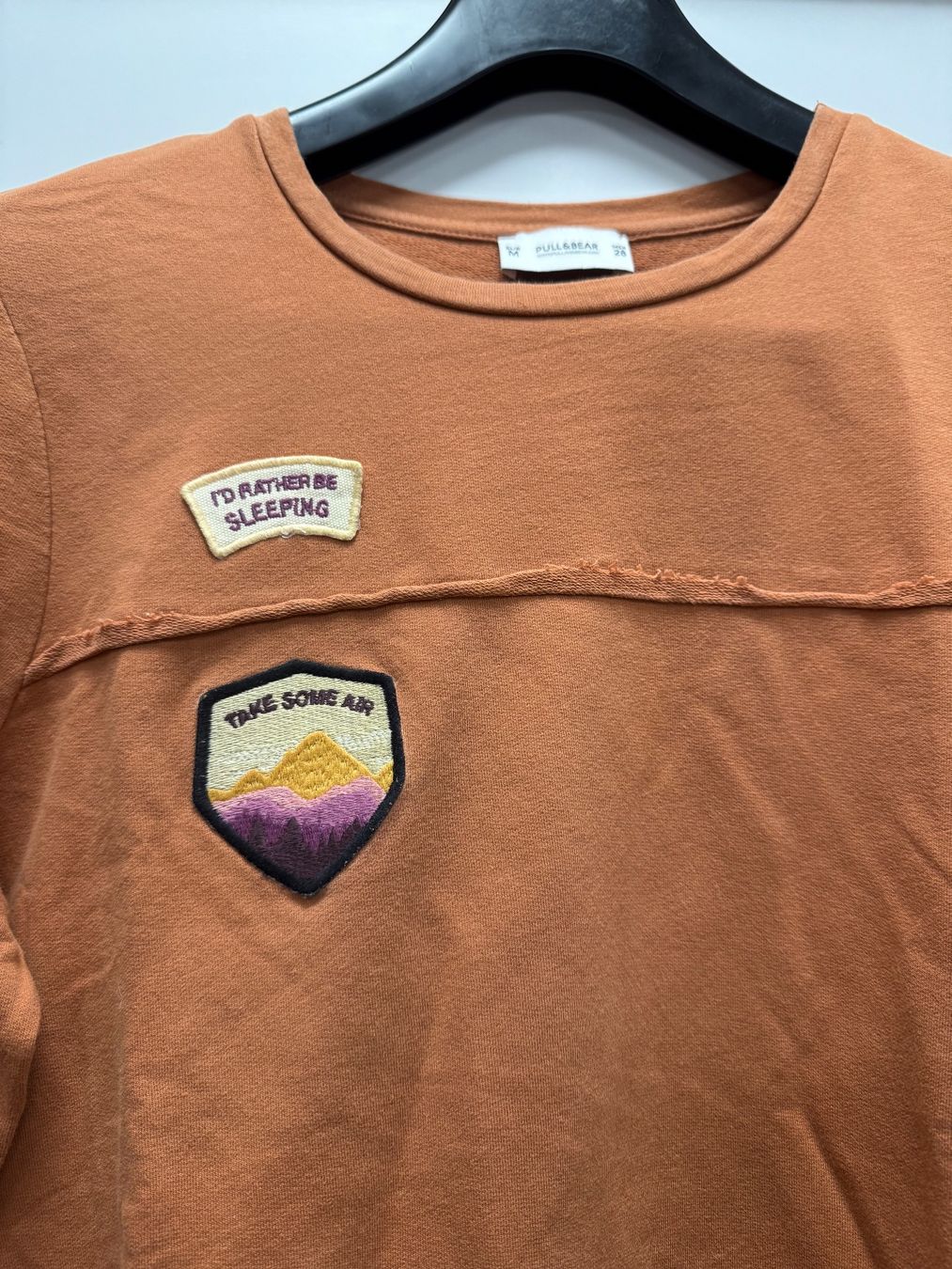 Pull&Bear Pullover & Sweatshirts: Pullover Pull & Bear mit Patches - Gr. S/M – Gebraucht aus Brügg BE von rutschimedizin 1