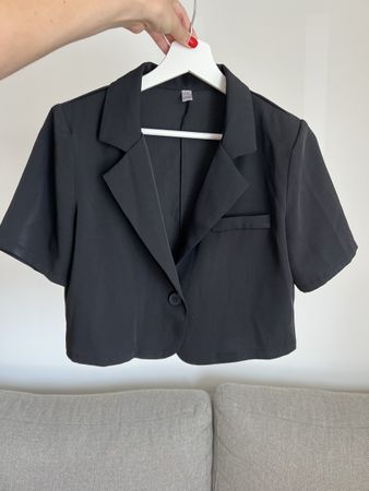Black cropped blazer short sleeve size M