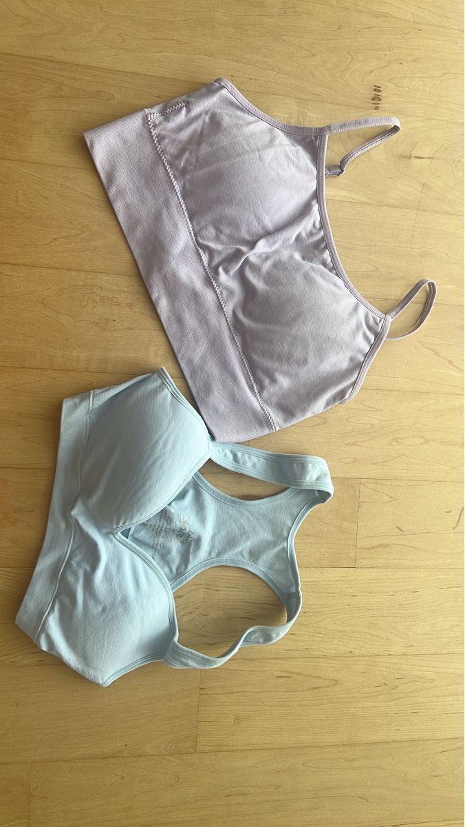 Tops: 2 BHs Top Grösse Xs gebraucht – Gebraucht aus Inwil von Ayrine2026