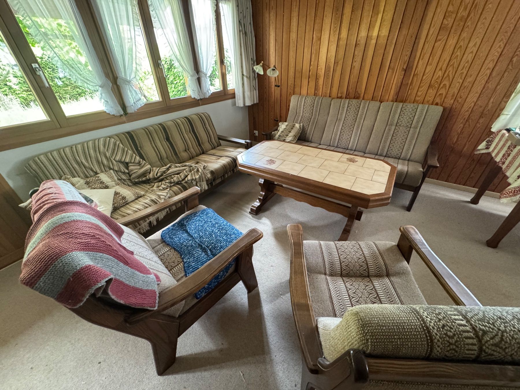 Divani: Rustikale Wohnzimmer-Möbel-Set, 5-teilig, Holz – Usato da Volketswil venduto da markdenzler 1