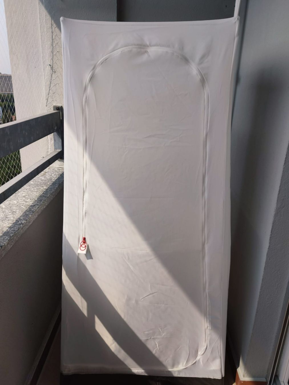 Ikea Armoires: VUKU Schrank von Ikea – D'occasion à Fribourg par Elyngwen