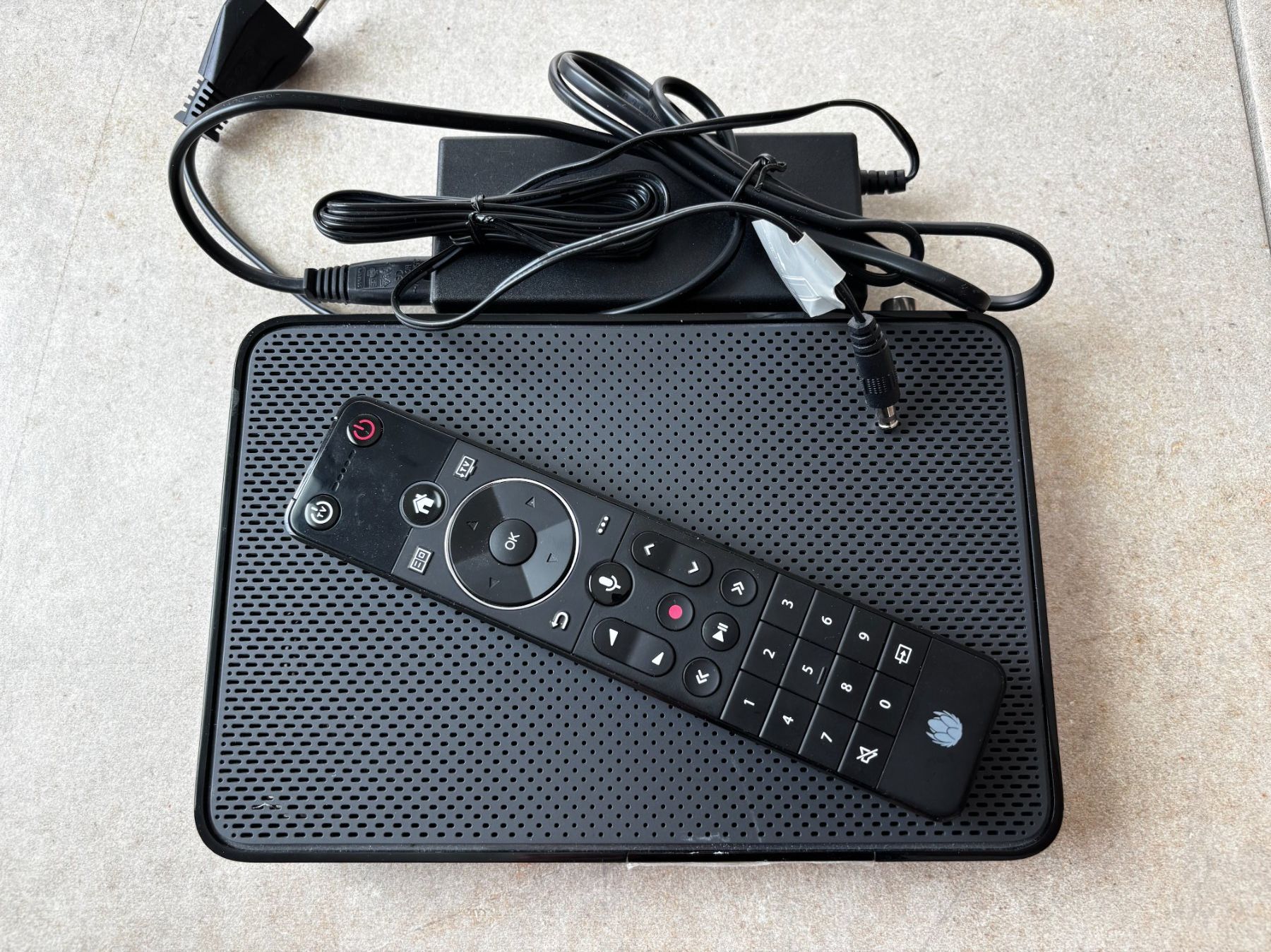 Sunrise Lettore multimediale & Streamer: SUNRISE TV Box ARRIS DCX960, 4K – Usato da Hombrechtikon venduto da Baraban 1