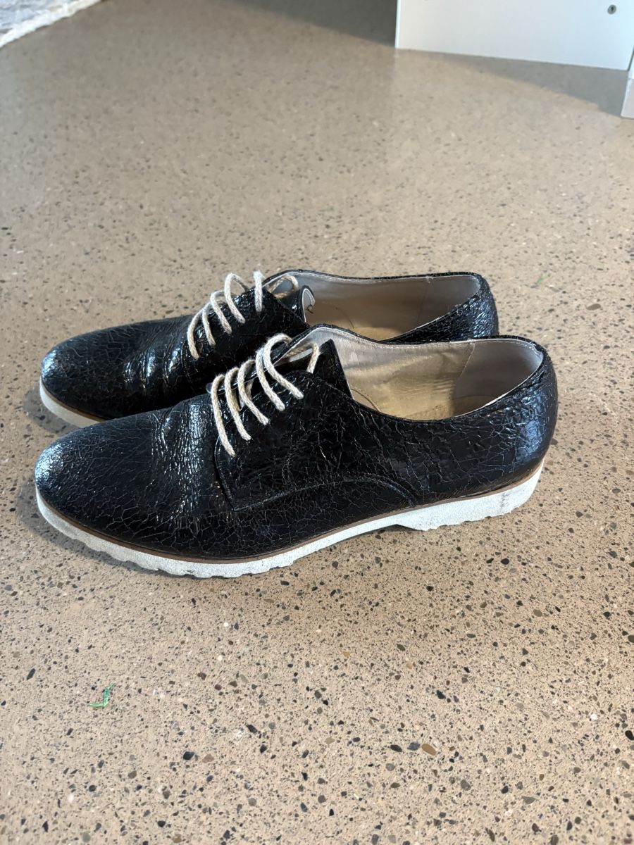 Chaussures femmes: Schwarze Schnürschuhe  – D'occasion à Zürich par Facellas 1