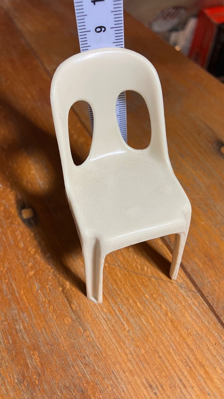 Sedie: Miniatur chaise design Stuhl Stamp réf 400 – Usato da St-Cierges venduto da LeRegain