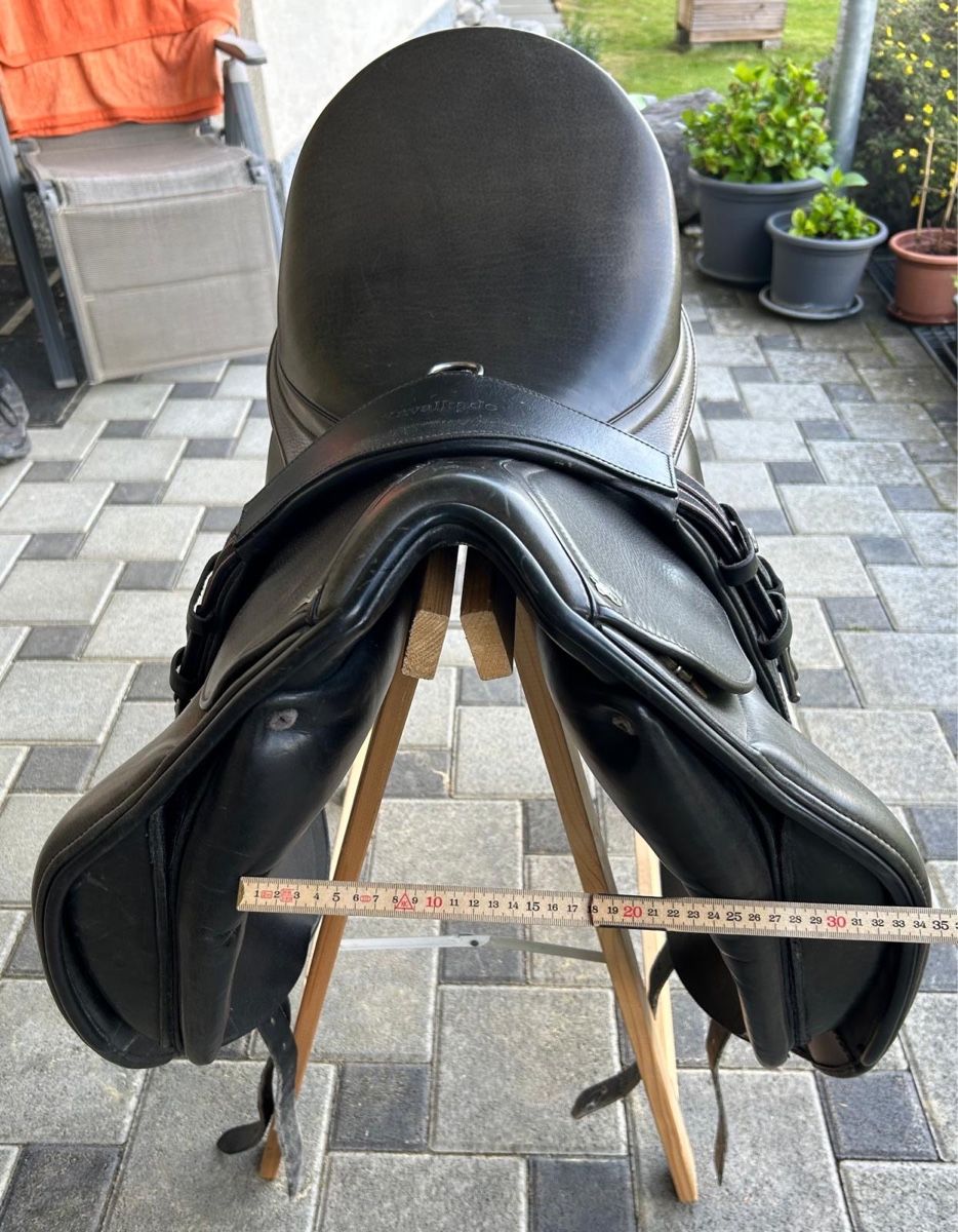 Sattel & Sattelzubehör: Dressursattel Bates Massimo – Gebraucht aus Thun von viola.roe 4