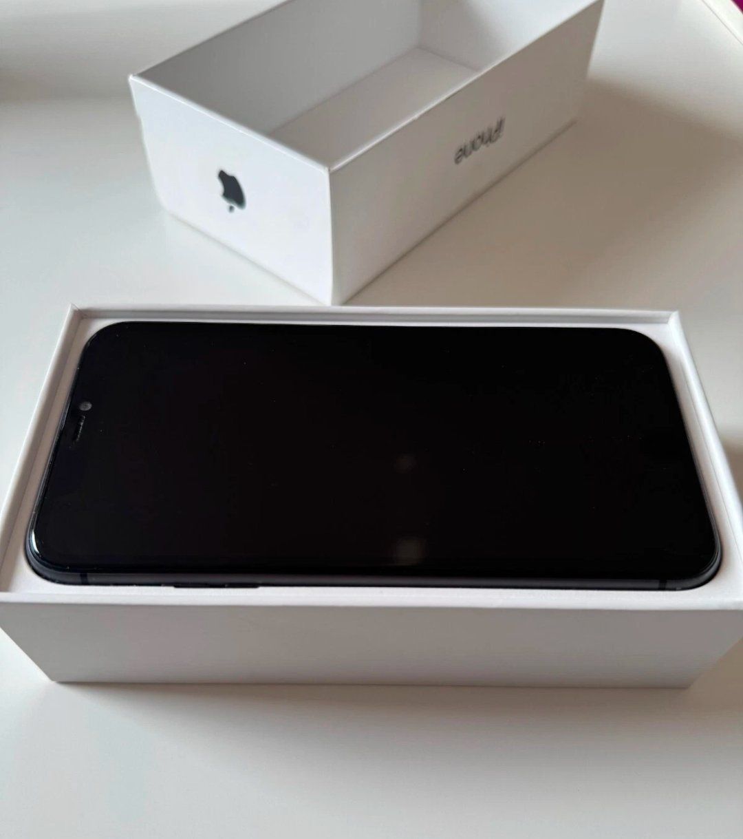 Apple Telefoni cellulari / Smartphones: iPhone 11 256GB Akku 96% – Usato da Luzern venduto da Waince786 1
