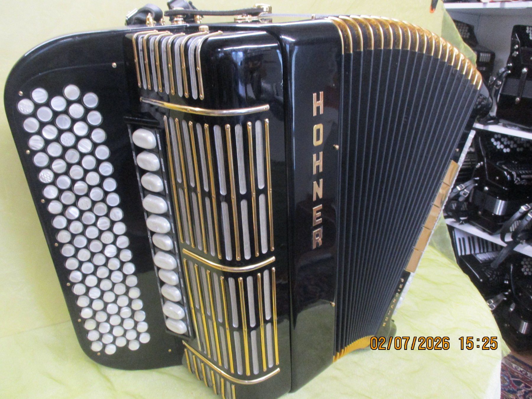 Hohner Instruments de musique: Akkordeon Hohner Romandie 3+3 – D'occasion à Jegenstorf par Oktavio 3