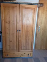 Sehr schöner 2 Türiger Kleiderkasten  mit Kommode
