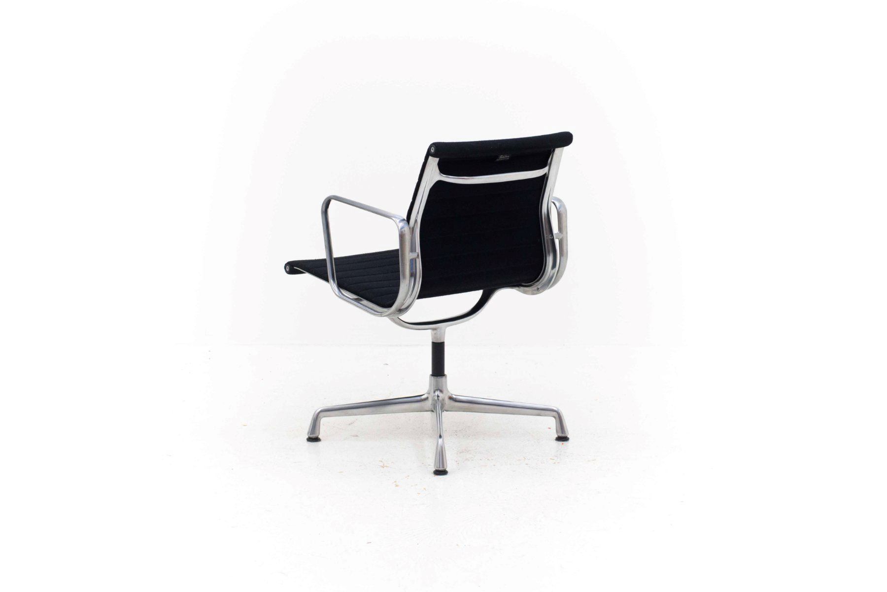 Vitra Stühle: Eames EA 107 Bürostuhl in Schwarz Vitra – Gebraucht aus Zürich von STUZH38 3