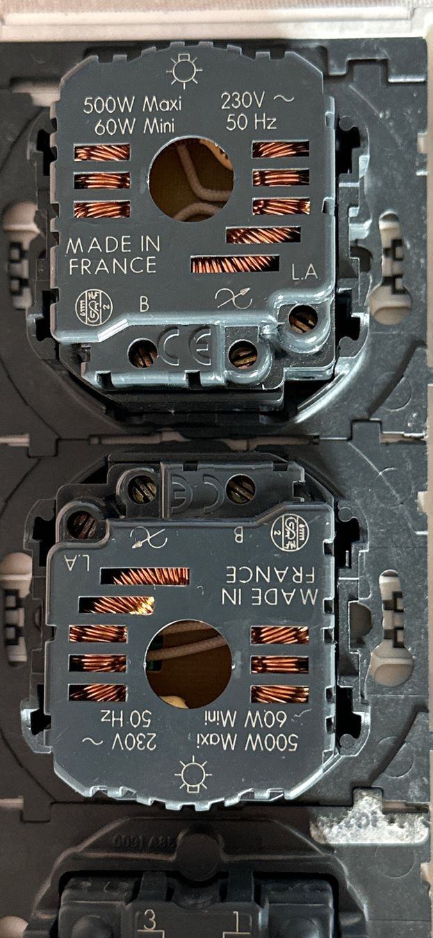 Legrand Interrupteurs: Klassischer Dimmer mit Lichtschalter – D'occasion à Oberwil BL par viviii.mz 1