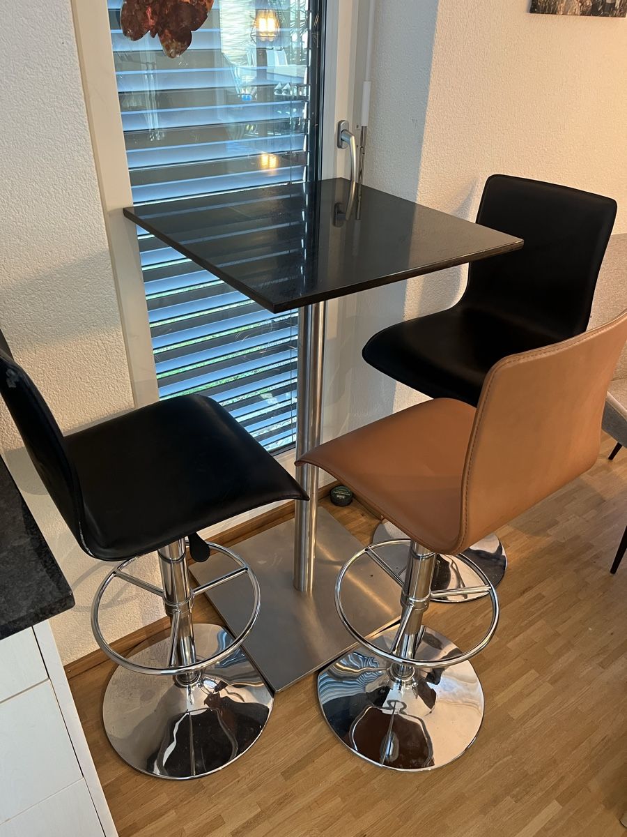 Tischset: Bartisch mit 3 Stühlen – Gebraucht aus Therwil von jsb